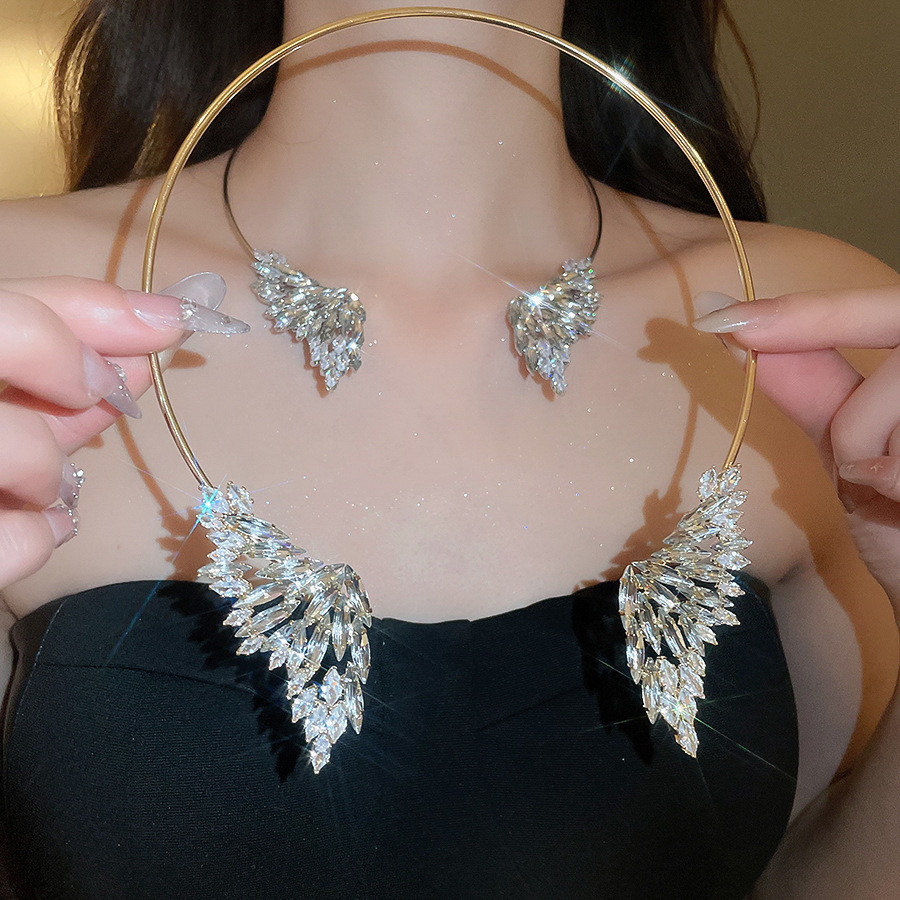 Metallic diamond-encrusted wings, exquisite fashionable with a unique design, elegant and luxurious high-end necklace wholesale - view 4
