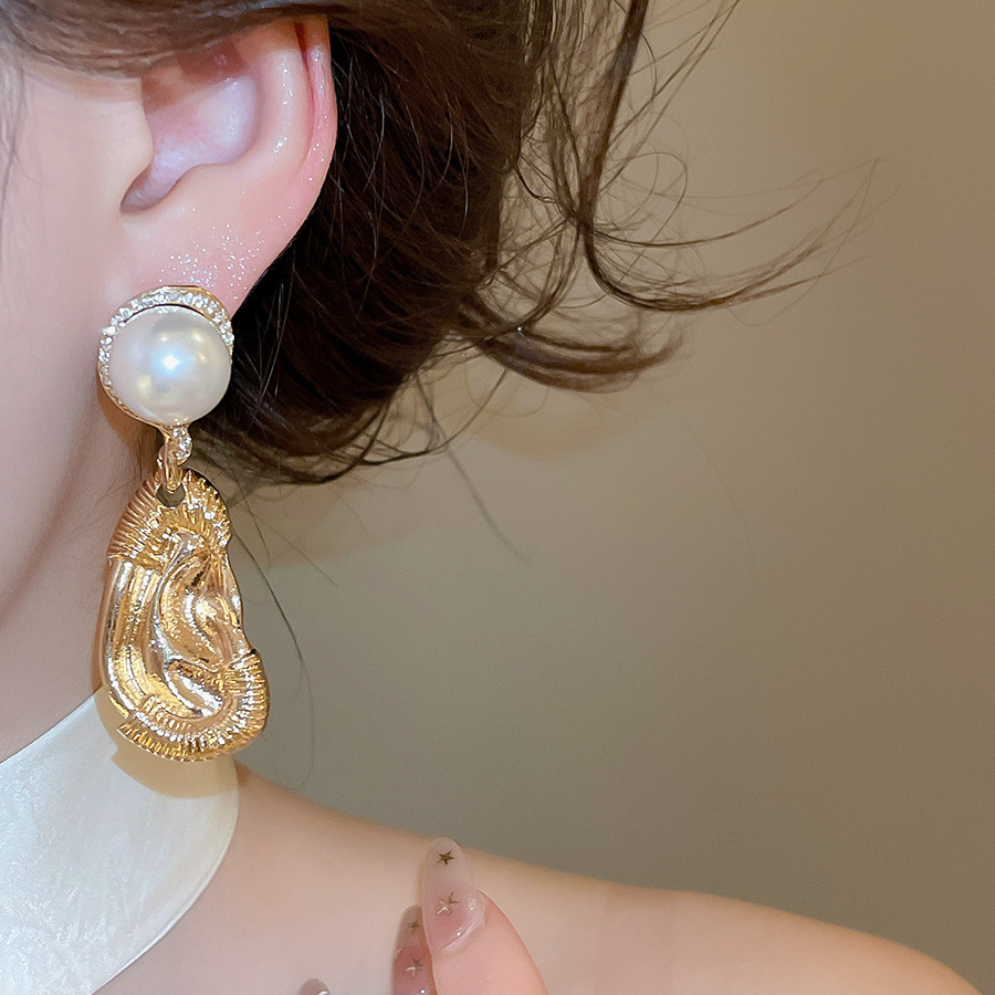 Vintage gold Ear-Shaped Pearl Pendant earrings for Women, Light Luxury, High-End Retro Earrings - view 4