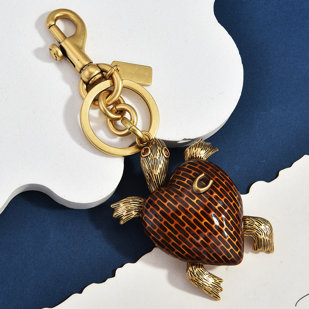 vintage heart-shaped turtle keychain, light luxury enamel bag pendant, women's alloy bag accessory, wholesale v4