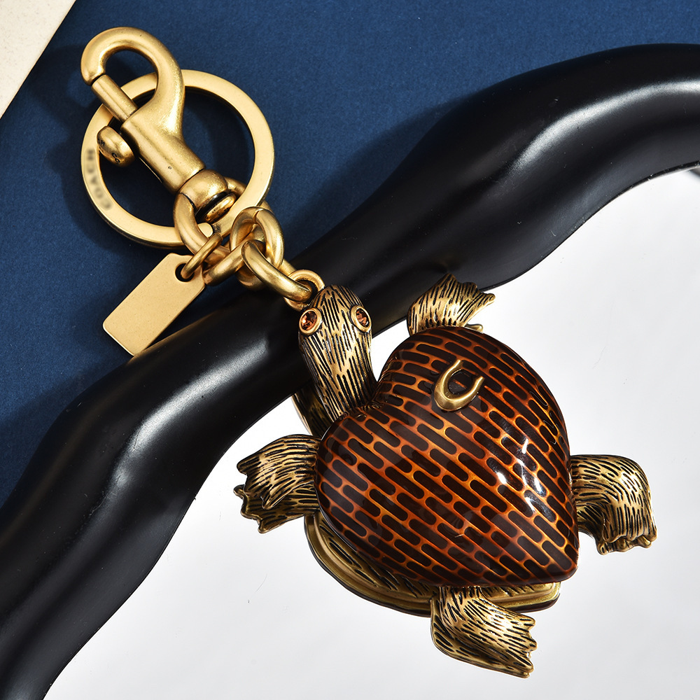 vintage heart-shaped turtle keychain, light luxury enamel bag pendant, women's alloy bag accessory, wholesale v4