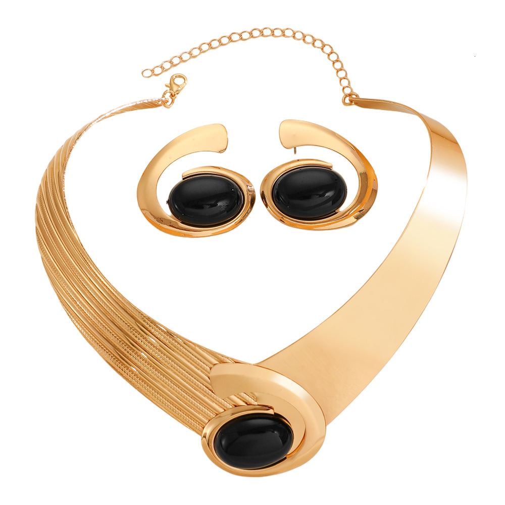 Designer European and American cross-border women's jewelry set: oval spiral vortex statement necklace, versatile earrings, women's bracelet