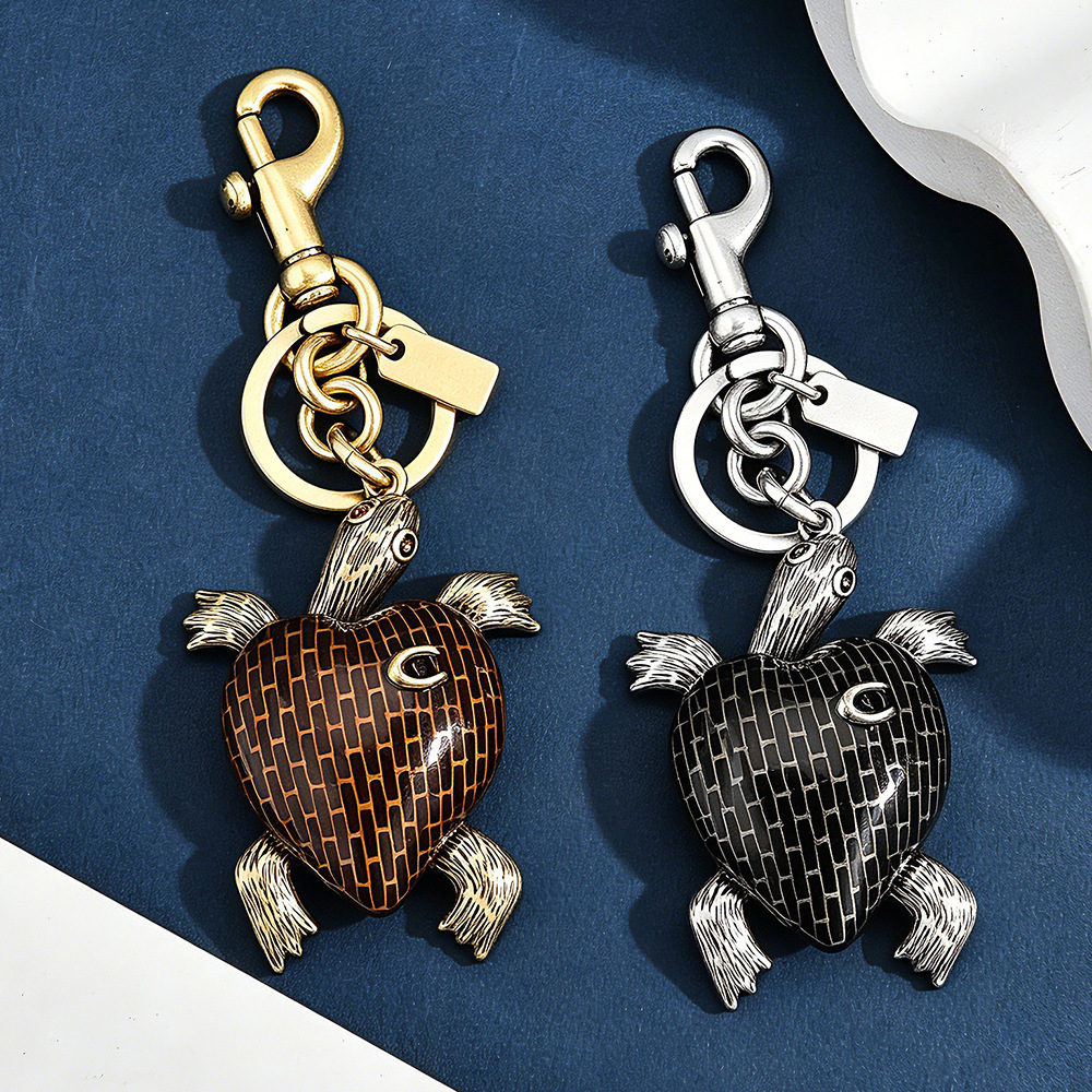 vintage heart-shaped turtle keychain, light luxury enamel bag pendant, women's alloy bag accessory, wholesale v4