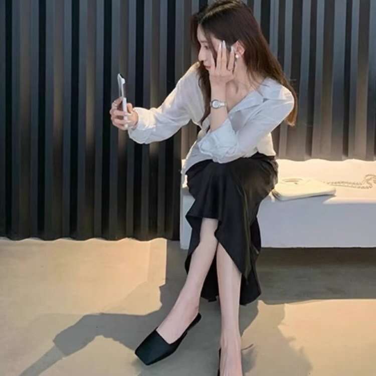 French-style cloth bread-shaped half-toed slippers for women, new style, for outdoor use, square toe, stylish, three-peak heel, Mule sandal for women
