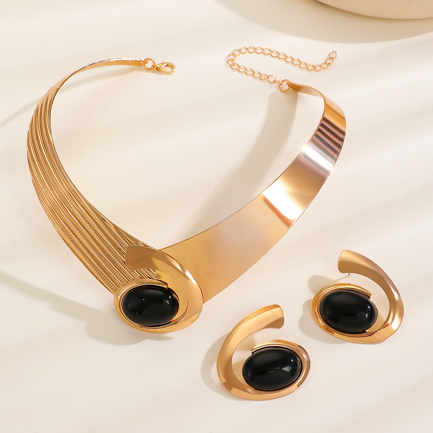 Designer European and American cross-border women's jewelry set: oval spiral vortex statement necklace, versatile earrings, women's bracelet