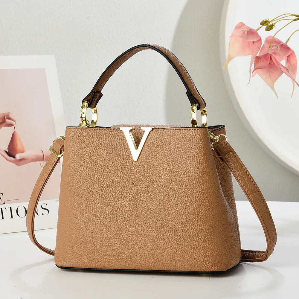 High-End Ladies' Handbag New Model, Commuter Style, Elegant Women's Crossbody, Light Luxury Handbag, Small Bag, Trendy And Stylish