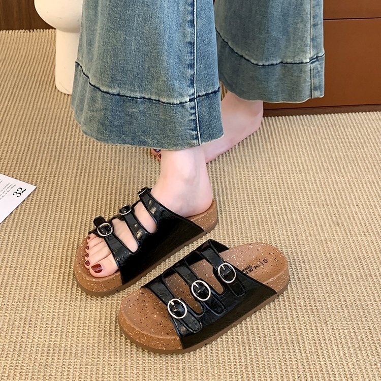 Designer Lady's Retro And Fashionable Three-piece Outdoor Beach Shoes 2026 Summer New Model High-end Flat Sandals With Thick Soles And Comfortabl