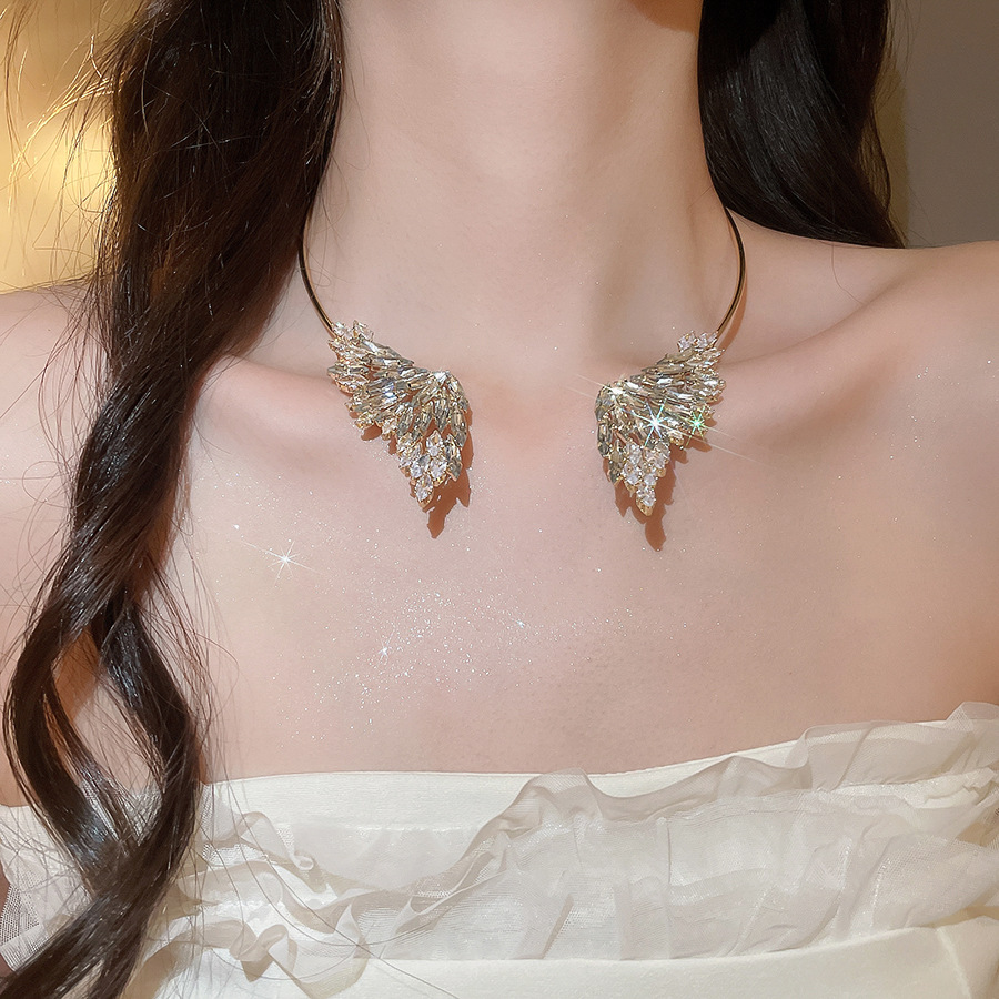 Metallic diamond-encrusted wings, exquisite fashionable with a unique design, elegant and luxurious high-end necklace wholesale - view 5