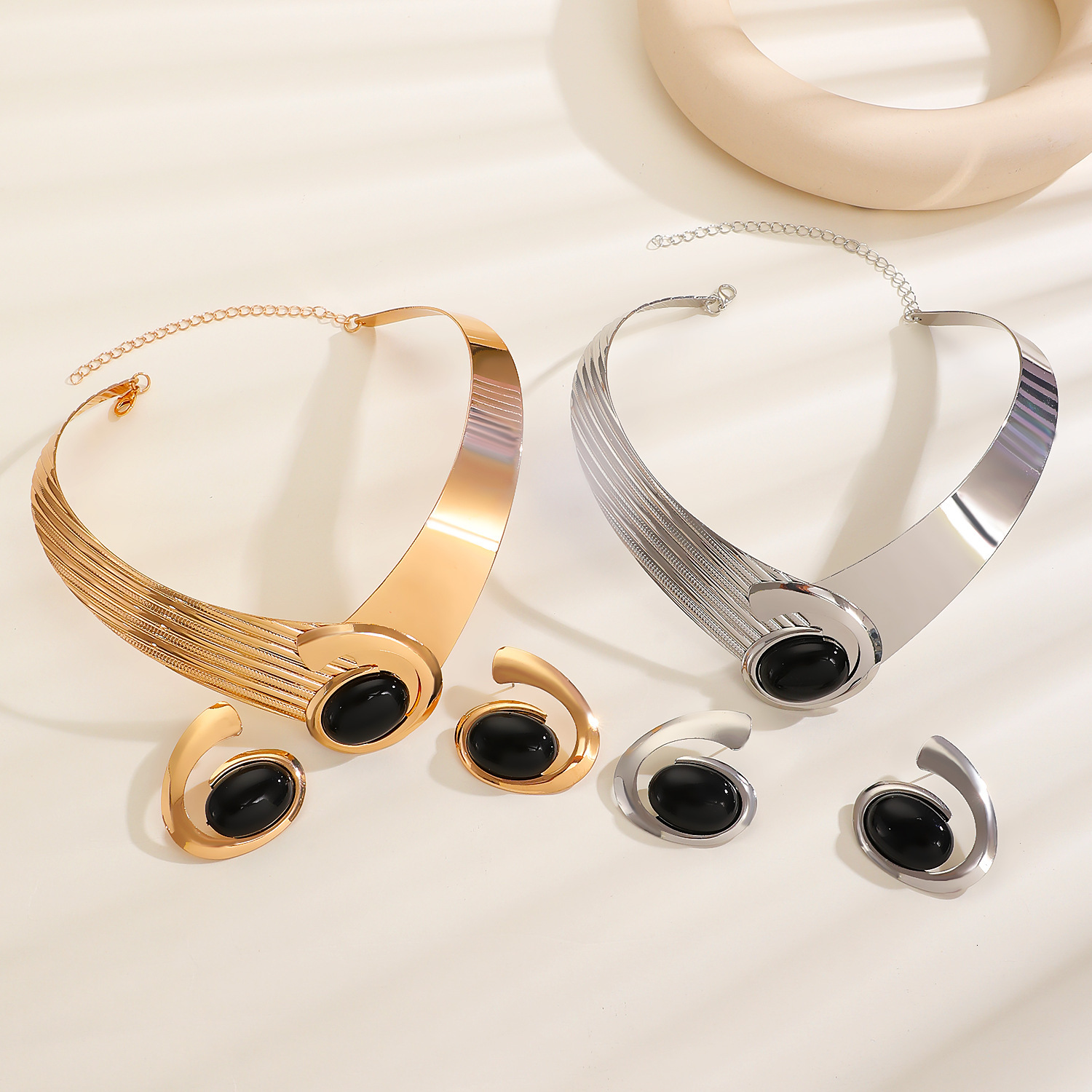 Designer European and American cross-border women's jewelry set: oval spiral vortex statement necklace, versatile earrings, women's bracelet