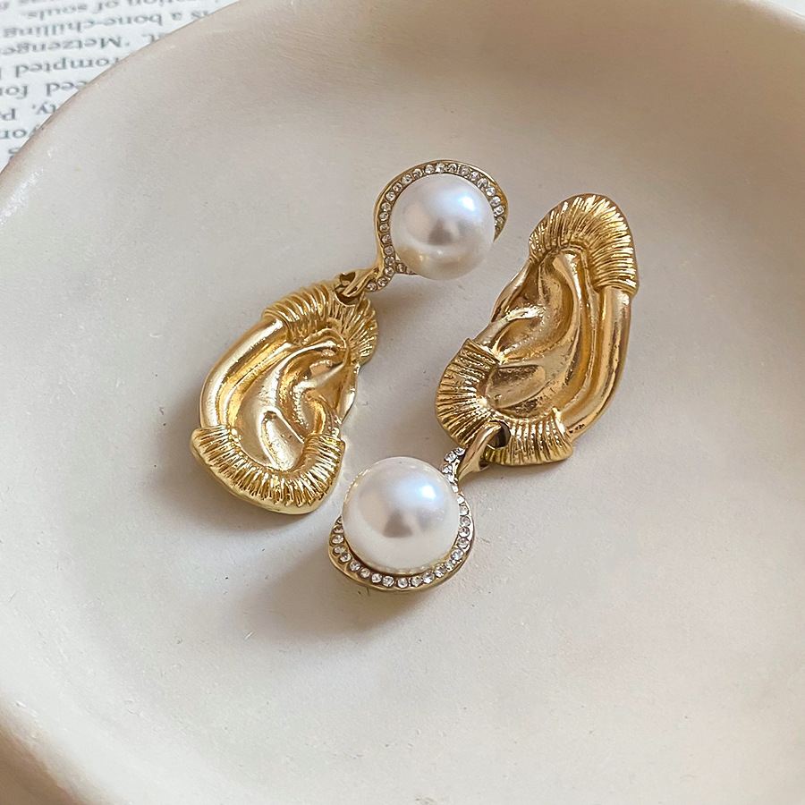 Vintage gold Ear-Shaped Pearl Pendant earrings for Women, Light Luxury, High-End Retro Earrings - view 5
