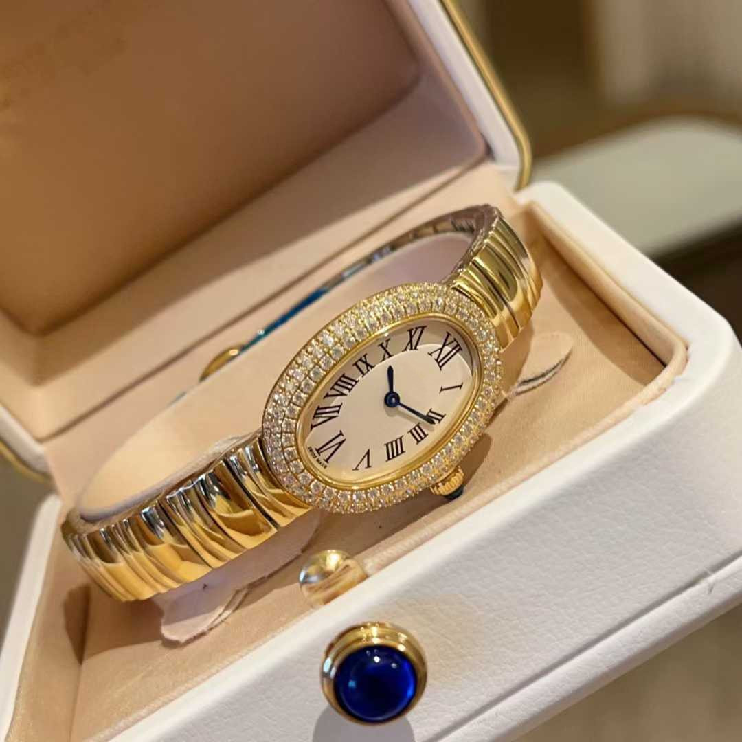 Classic masterpiece bathtub series ladies' wristwatch. Gold double-row diamonds