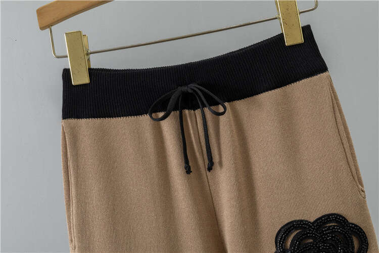 Essential Set Fashionable And Exquisite Camellia Pattern Knitted Style Set Women's Round Neck Knitted Sweater Wide Leg Pants Two Piece Set Design - view 7