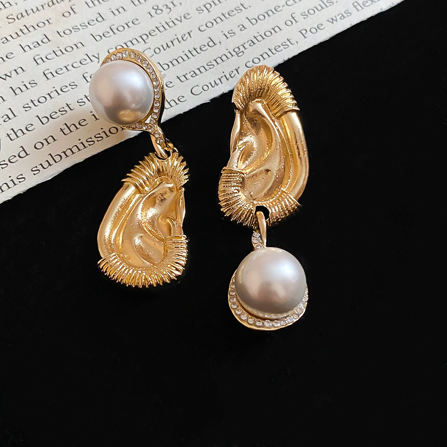 Vintage gold Ear-Shaped Pearl Pendant earrings for Women, Light Luxury, High-End Retro Earrings - view 6