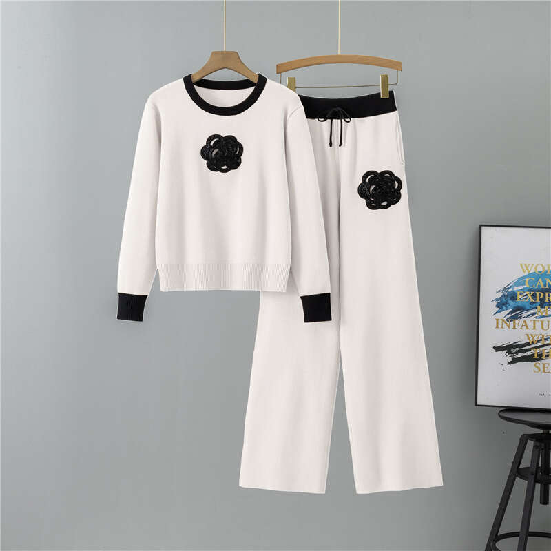 Essential Set Fashionable And Exquisite Camellia Pattern Knitted Style Set Women's Round Neck Knitted Sweater Wide Leg Pants Two Piece Set Design - view 3
