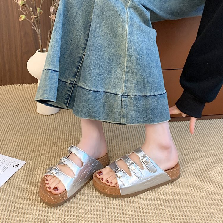 Designer Lady's Retro And Fashionable Three-piece Outdoor Beach Shoes 2026 Summer New Model High-end Flat Sandals With Thick Soles And Comfortabl