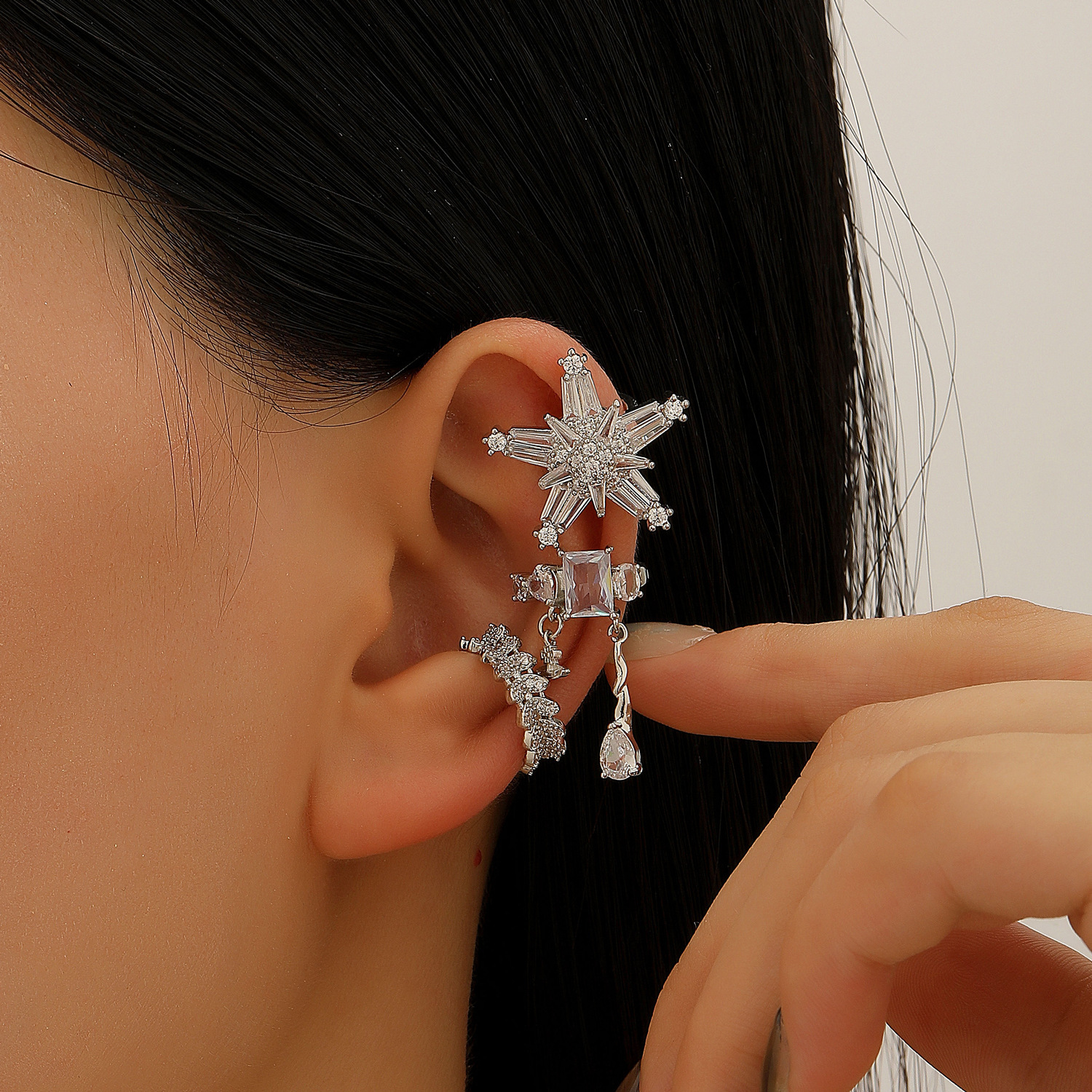 Designer Zirconia ear cuffs for women without pierced ears, niche light luxury with a high-end feel, C-shaped ear cuffs with cross, snowflake, water d