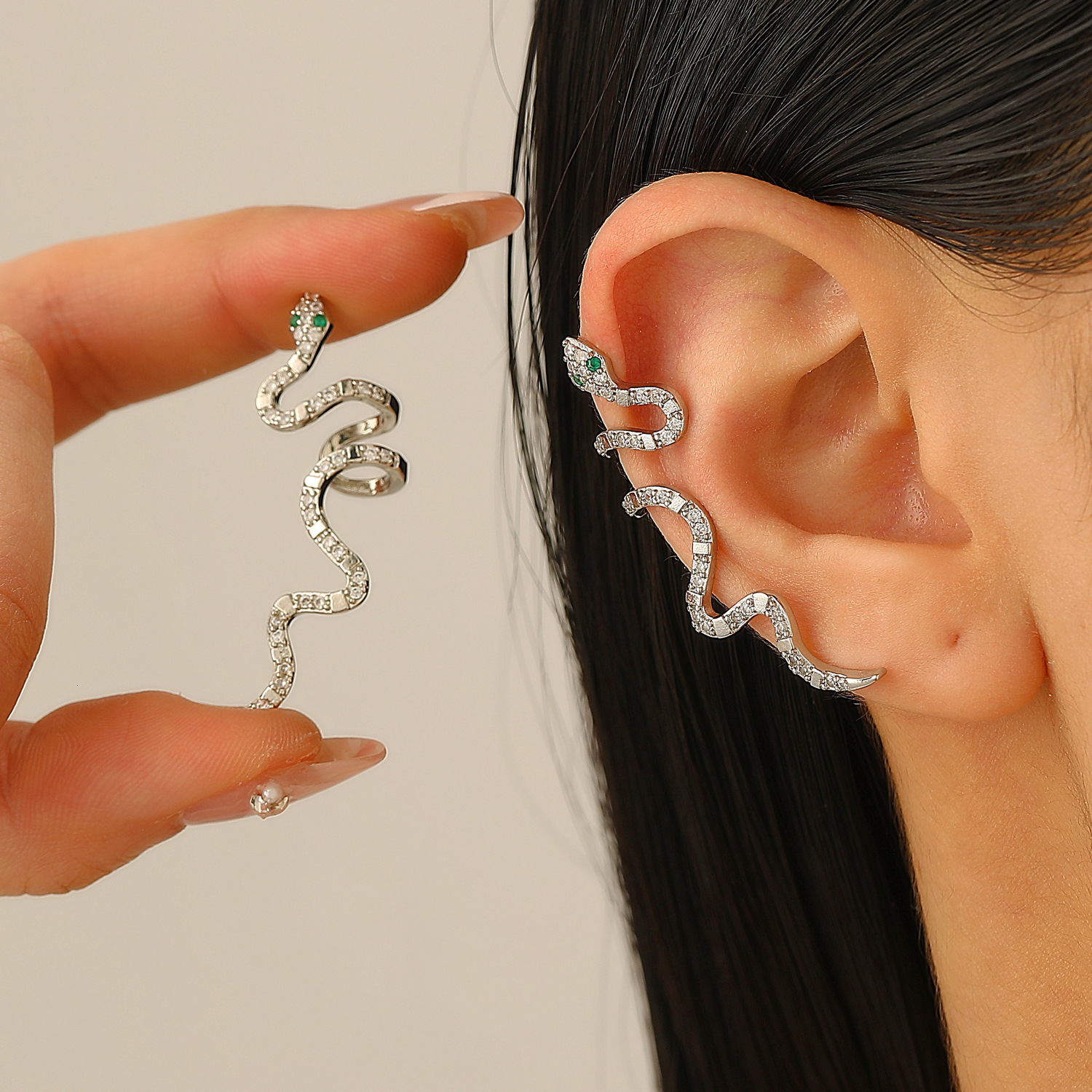 Designer European and American style unique punk retro snake-shaped ear clip without piercing, zodiac snake ear cuff, snake year earrings for those wi
