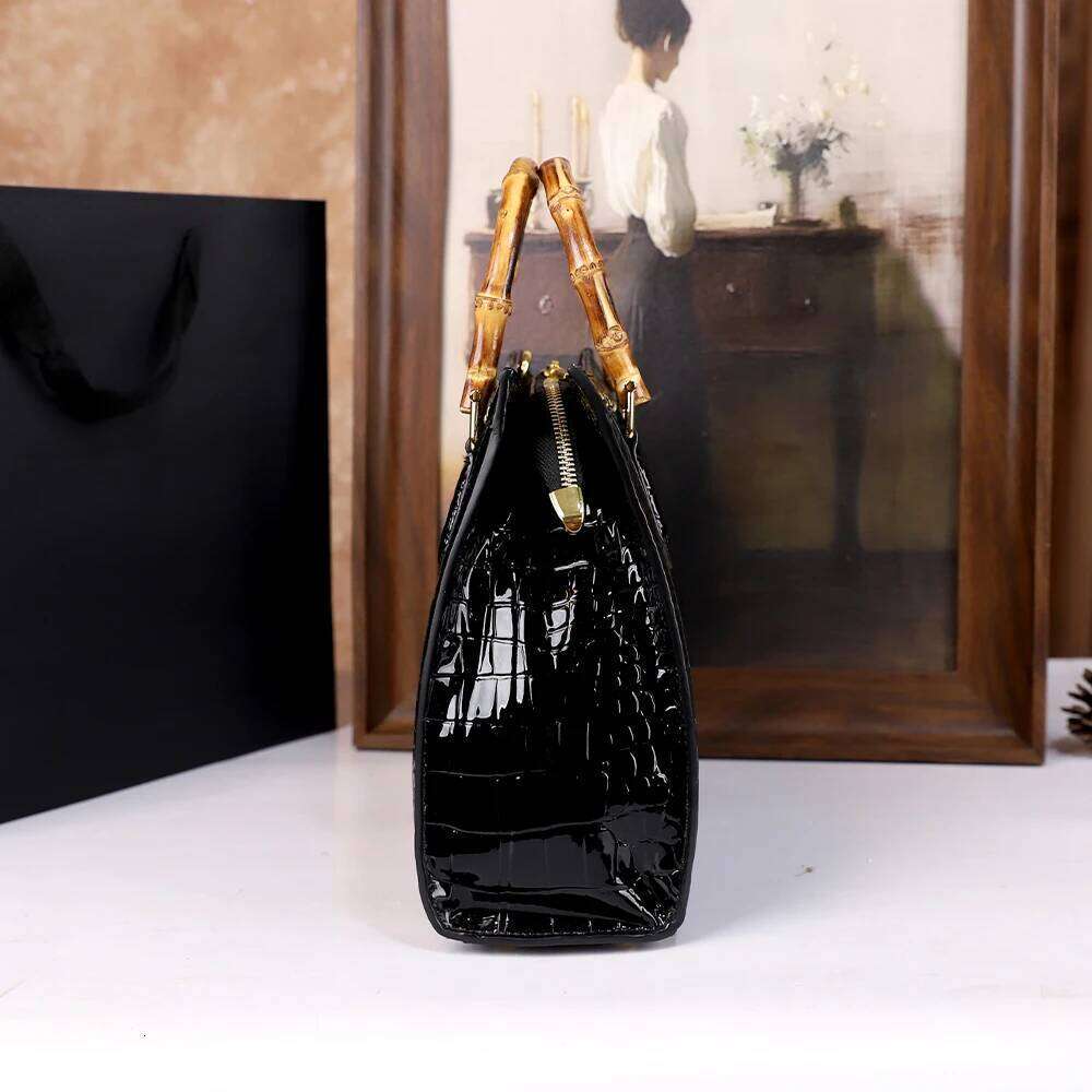 New Crocodile Patterned Middle Aged Mom Bag, Genuine Leather Bamboo Joint Handle Handbag, High End Luxury Single Shoulder Crossbody Bag SENYY