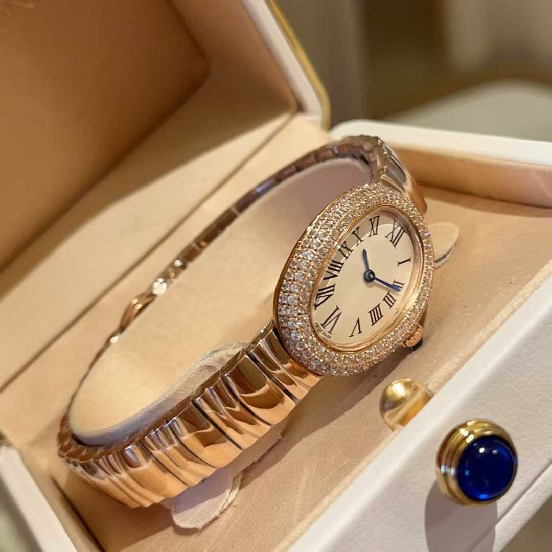 2026Classic masterpiece bathtub series ladies' wristwatch. Gold double-row diamonds