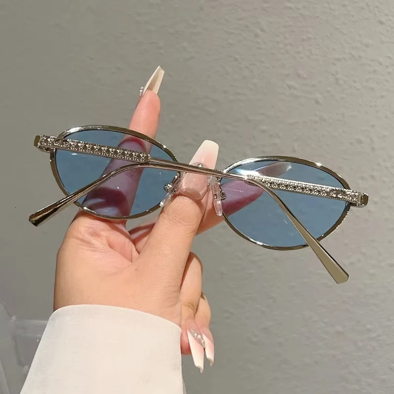Fashion Metal Sunglasses INS Versatile Elegant Simple Style Light y Round Frame Womens Sunglasses 260428