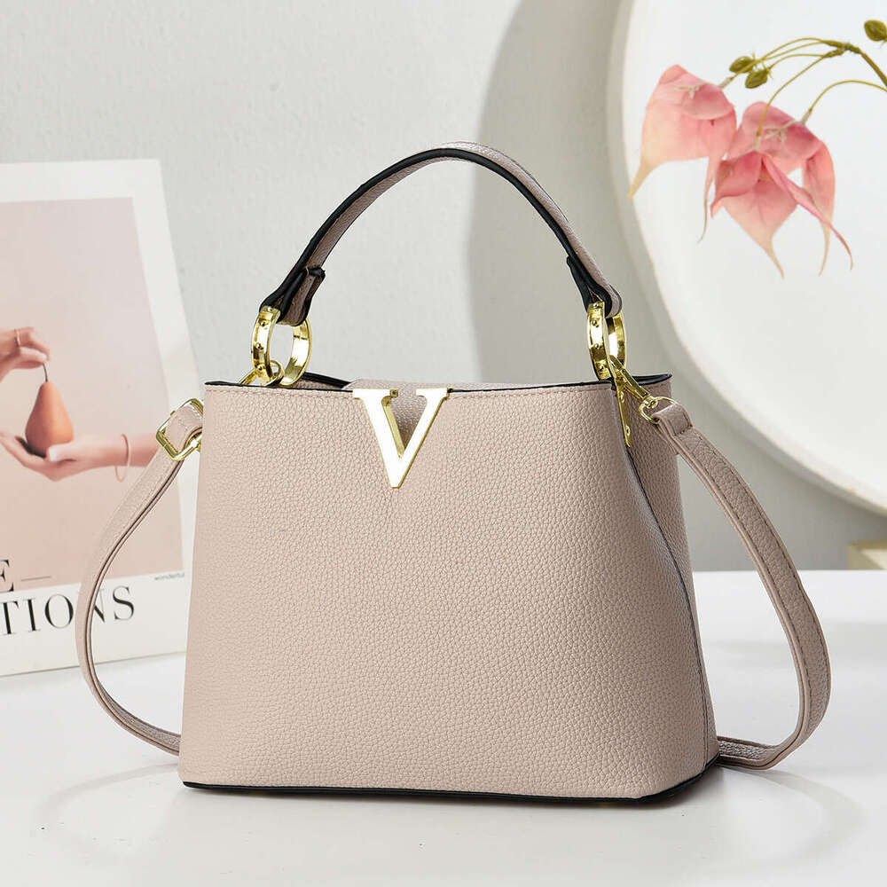 High-End Ladies' Handbag New Model, Commuter Style, Elegant Women's Crossbody, Light Luxury Handbag, Small Bag, Trendy And Stylish