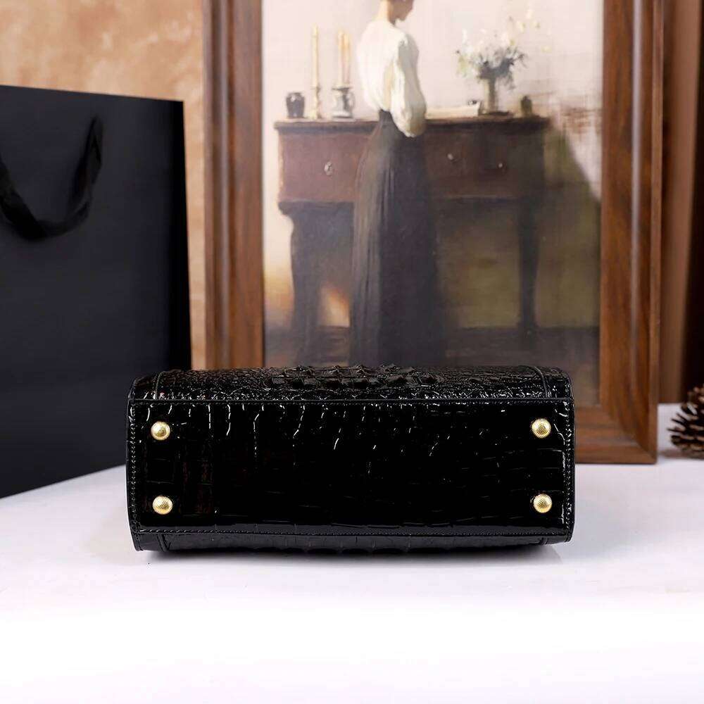 New Crocodile Patterned Middle Aged Mom Bag, Genuine Leather Bamboo Joint Handle Handbag, High End Luxury Single Shoulder Crossbody Bag SENYY