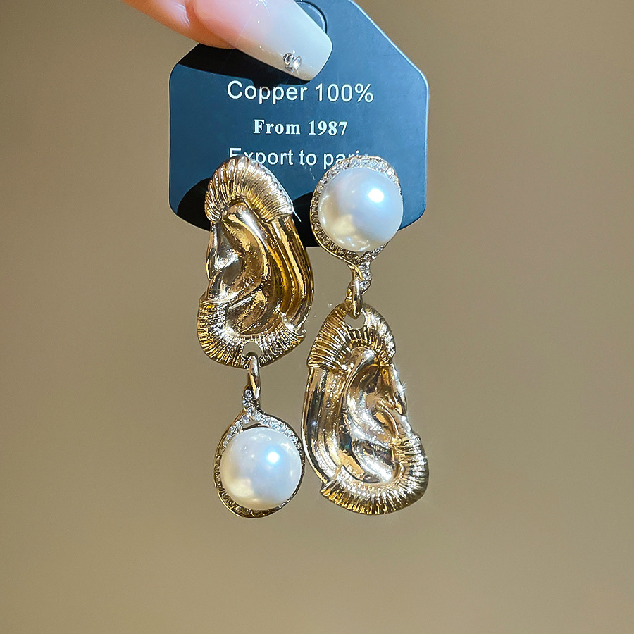 Vintage gold Ear-Shaped Pearl Pendant earrings for Women, Light Luxury, High-End Retro Earrings - view 7