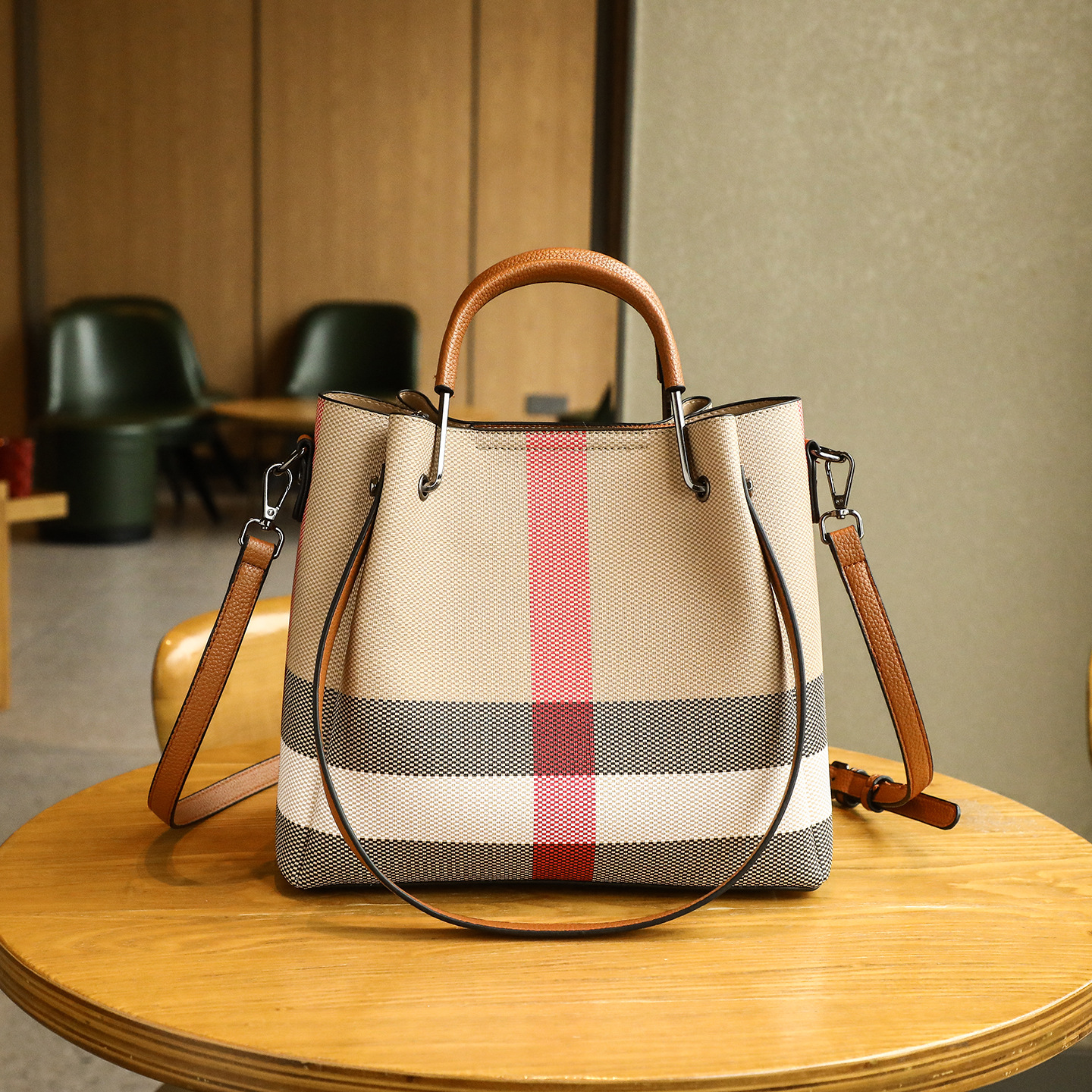 Free shipping Designer bag Elegant Multifunctional Handbag by Material Type Stylish Ladies Toiletry Pouch Warm white