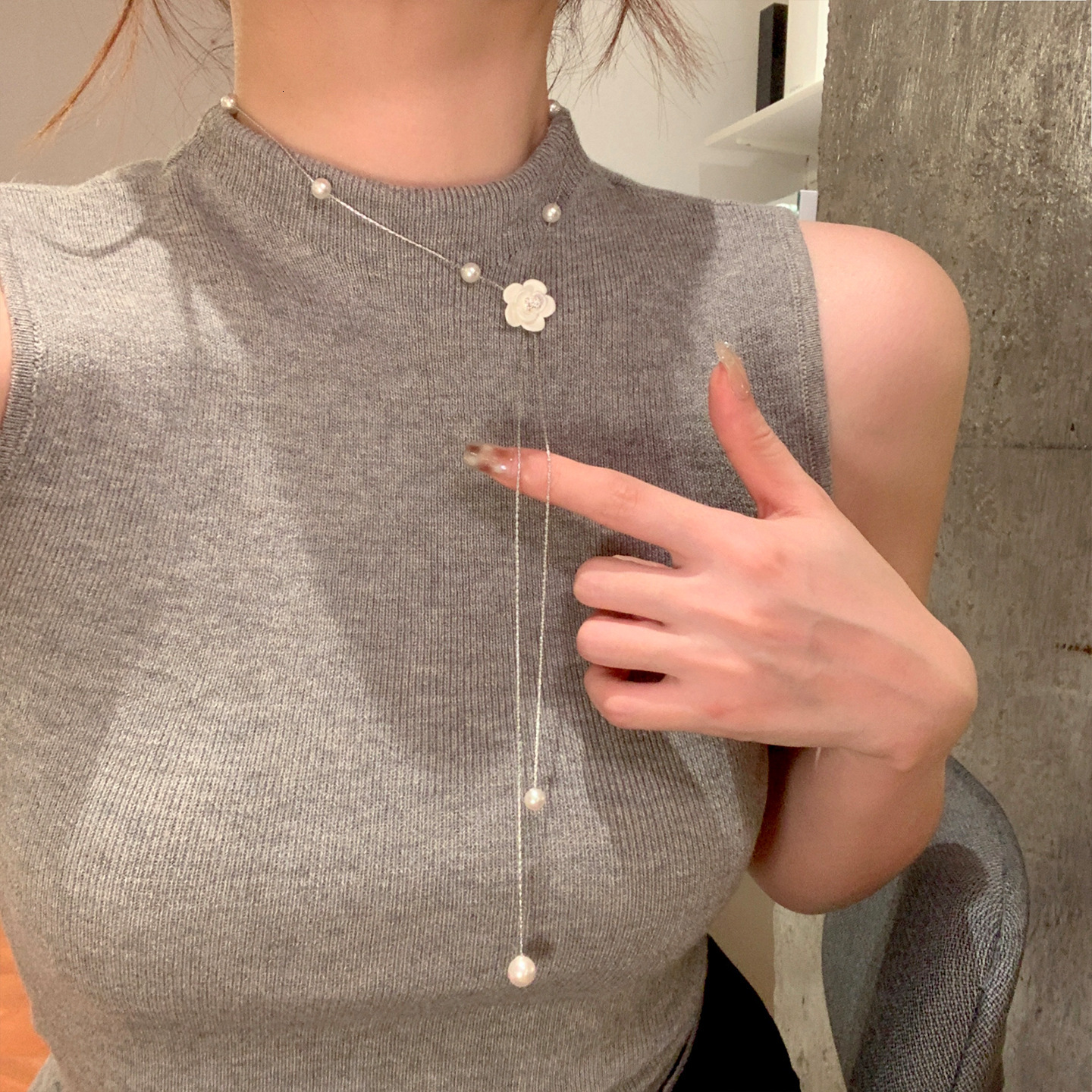 Designer Jewelry Luxury pearl pendant necklace for women elegant and stylish long sweater chain niche highend neck accessory Luxury brand accessories