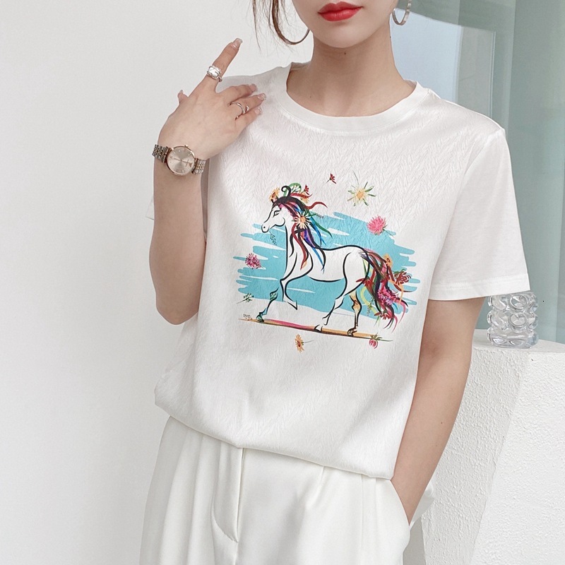 Womens Designer Horse Print Satin T Shirt Short Sleeve Crew Neck Casual Top With Smooth Silky Fabric Loose Fit Fashion Tee For Summer Daily Wear