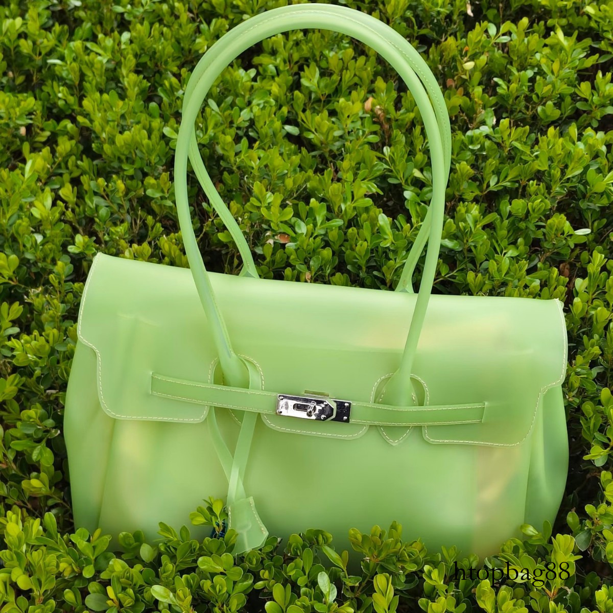 kiikii's same style jelly 2026 summer new commuter tote bag, fashionable transparent large-capacity underarm bag for women