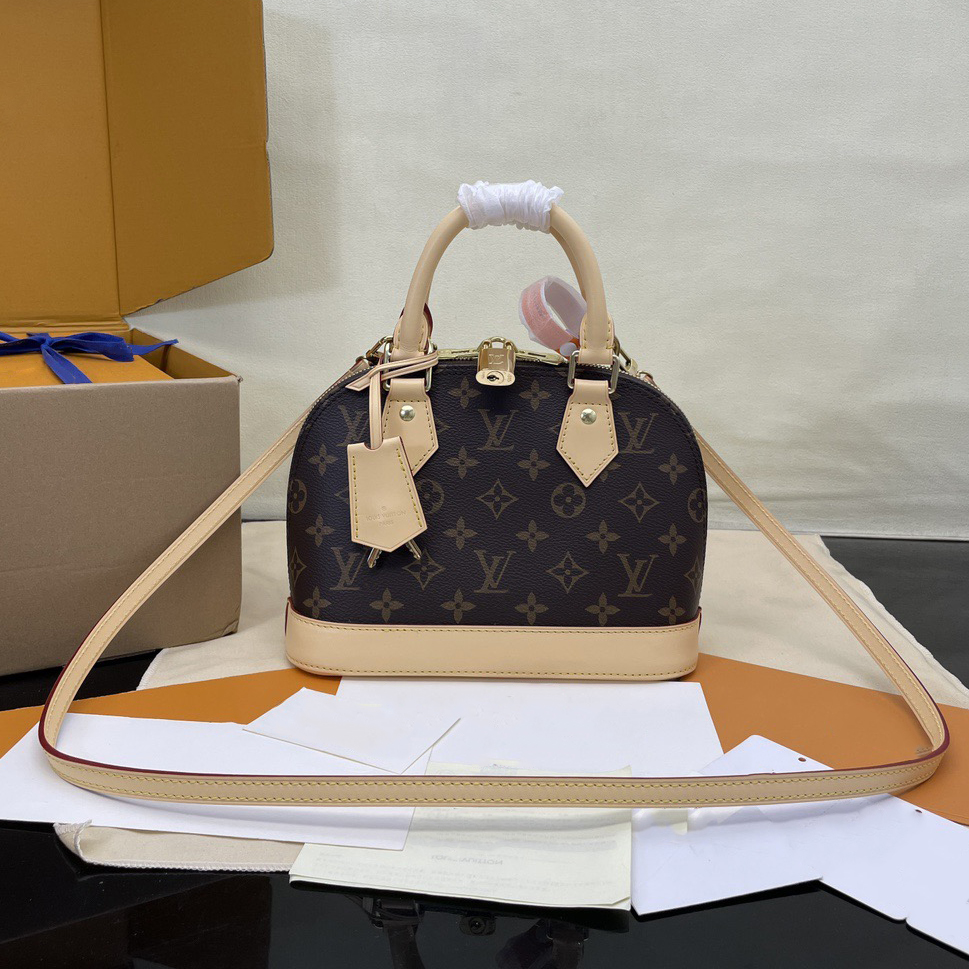 Designer bags shoulder bags luxury bags wallets crossbody bags Boulogne bags underarm bags chain-strap bags fashionable everyday commuter bags sh
