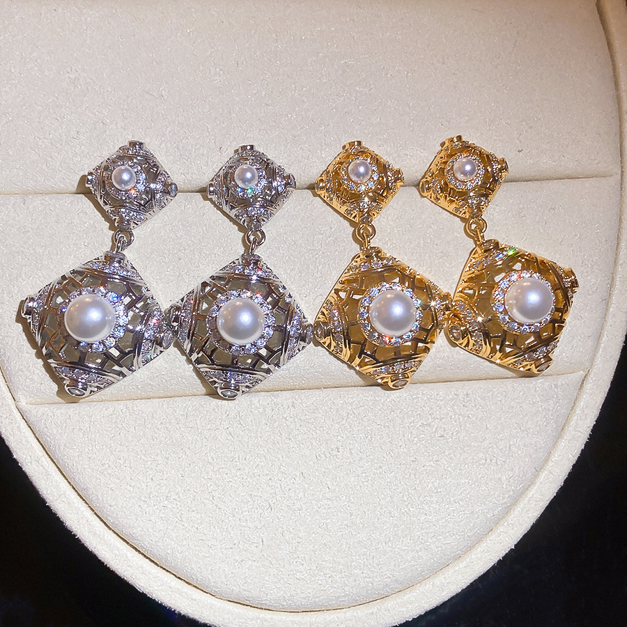 Stylish and elegant hollow-out zircon-encrusted geometric quadrilateral earrings,perfect for parties and versatile elegant ear jewelry - view 5