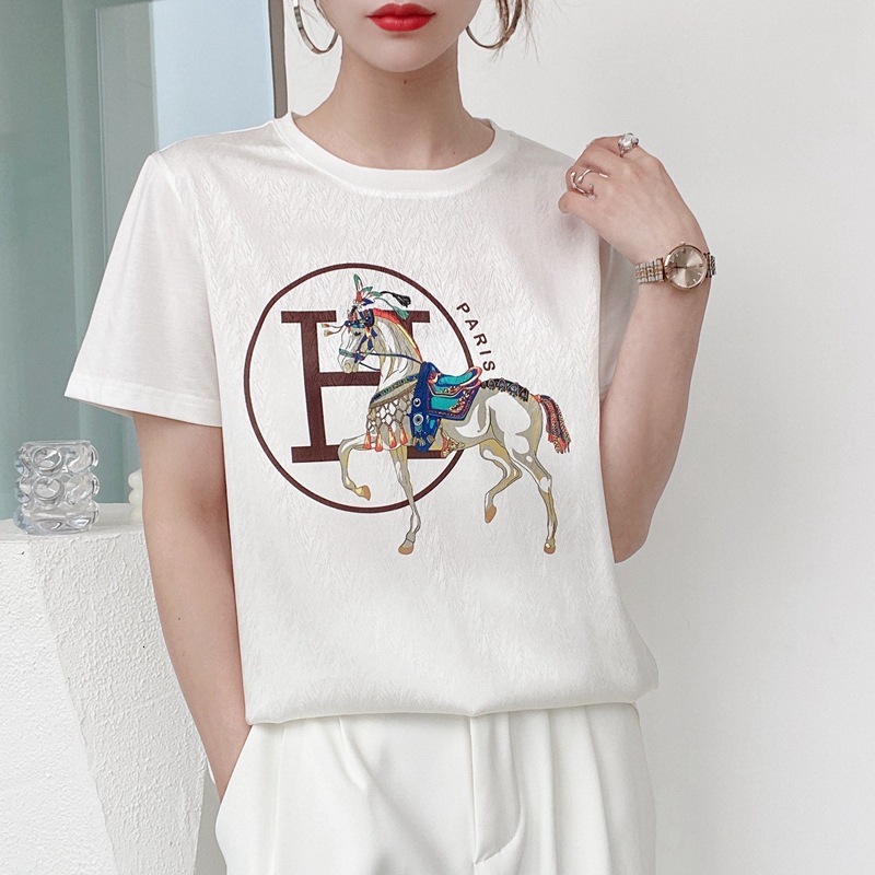 Womens Designer Horse Print Satin T Shirt Short Sleeve Crew Neck Casual Top With Smooth Silky Fabric Loose Fit Fashion Tee For Summer Daily Wear