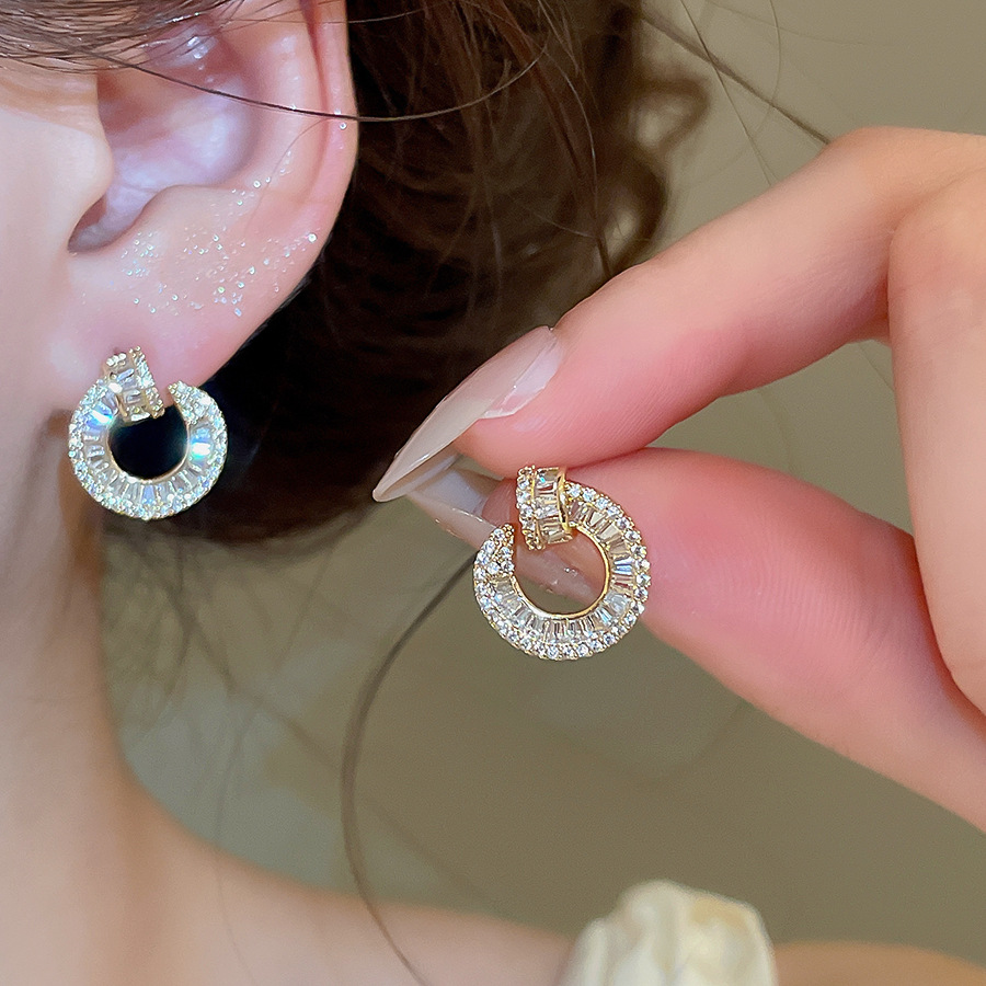 European and American light luxury zirconia studded stud for women, S925 silver needle, fashionable, simple, versatile, high-end, elegant earrings - view 4