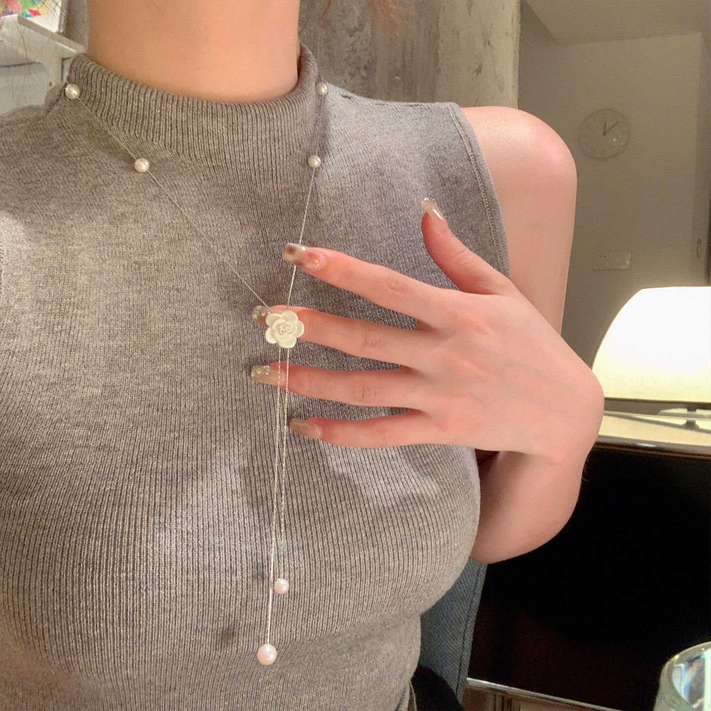 Designer Jewelry Luxury pearl pendant necklace for women elegant and stylish long sweater chain niche highend neck accessory Luxury brand accessories