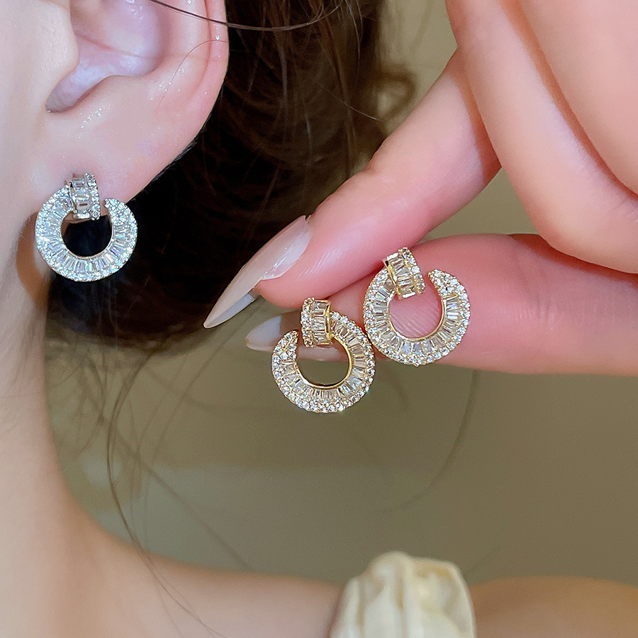 European and American light luxury zirconia studded stud for women, S925 silver needle, fashionable, simple, versatile, high-end, elegant earrings - view 3