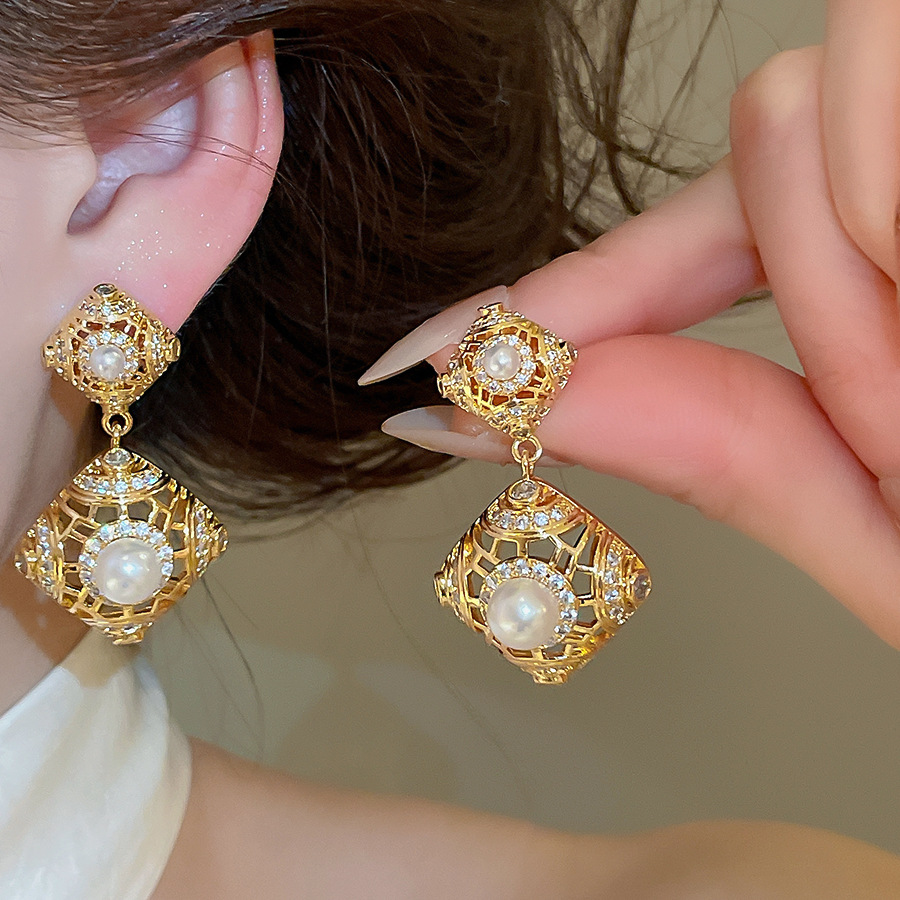 Stylish and elegant hollow-out zircon-encrusted geometric quadrilateral earrings,perfect for parties and versatile elegant ear jewelry - view 3