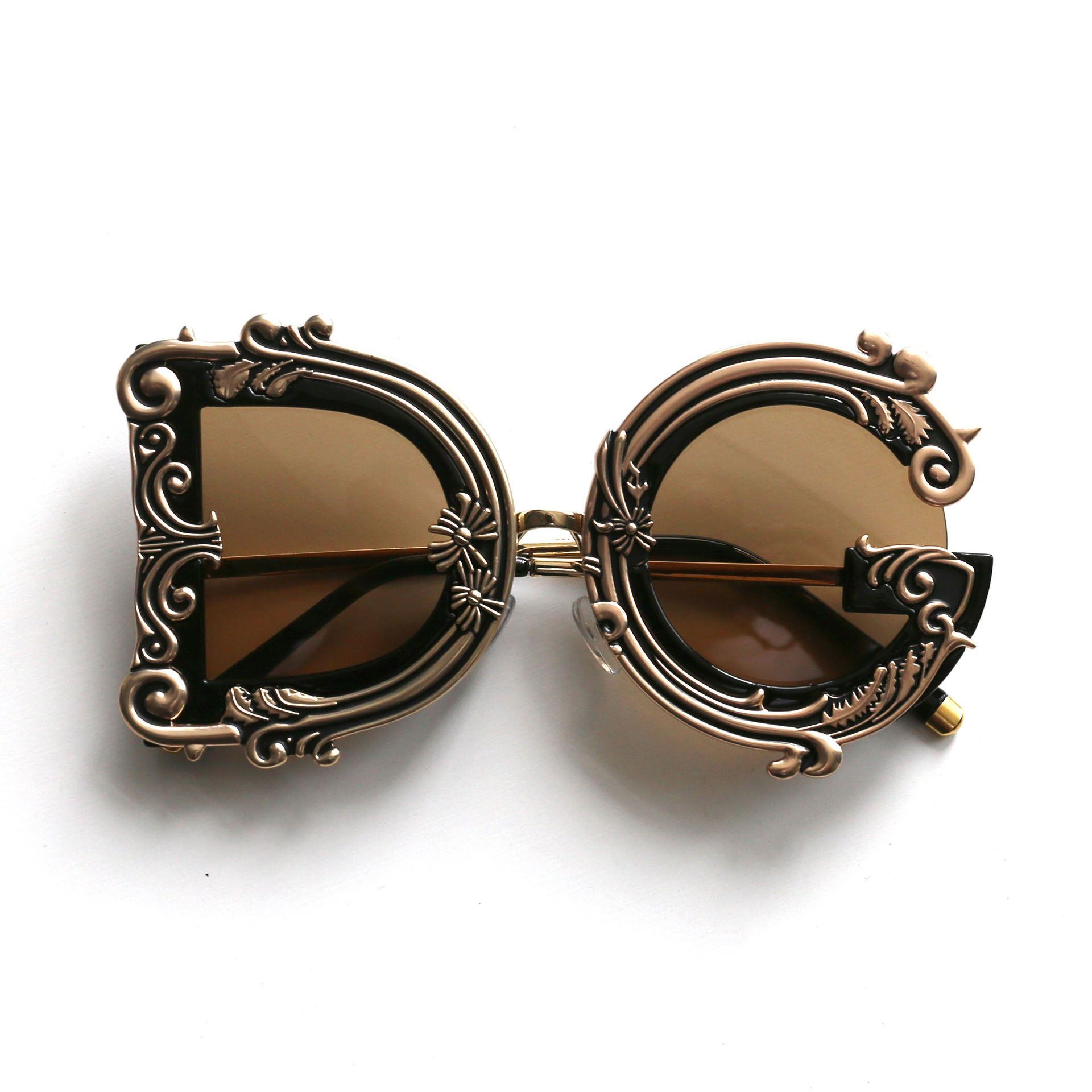 Free Shipping 2026 new luxury Sunglasses Retro Baroque Decor Sunglasses Luxury Designer Shades