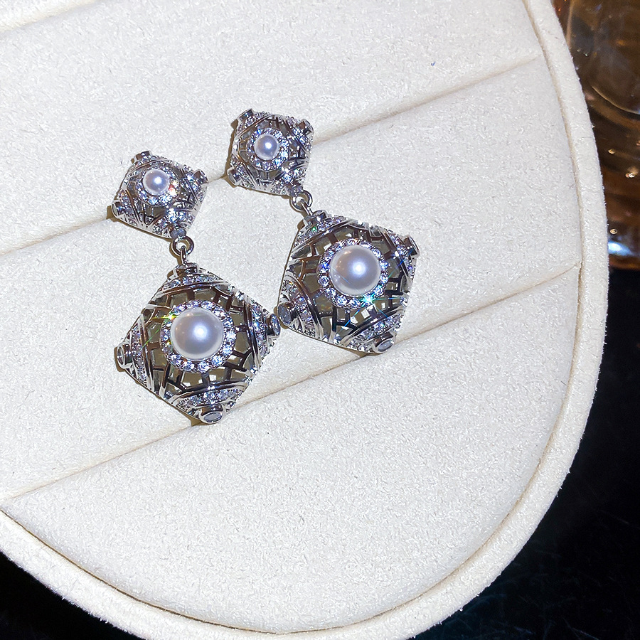 Stylish and elegant hollow-out zircon-encrusted geometric quadrilateral earrings,perfect for parties and versatile elegant ear jewelry - view 7