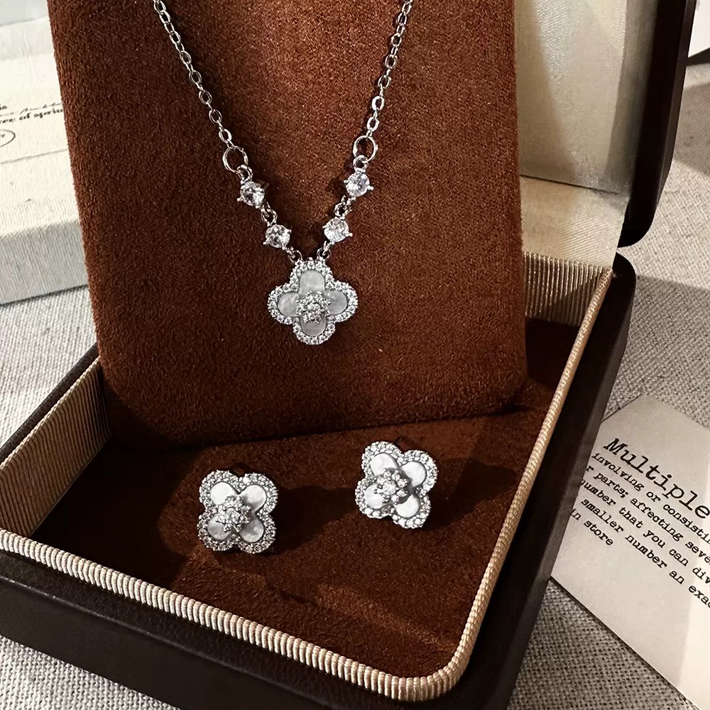 designer jewelry women Four Leaf Clover Pendant Adorned with Sparkling Cubic Zirconia Stones - view 9