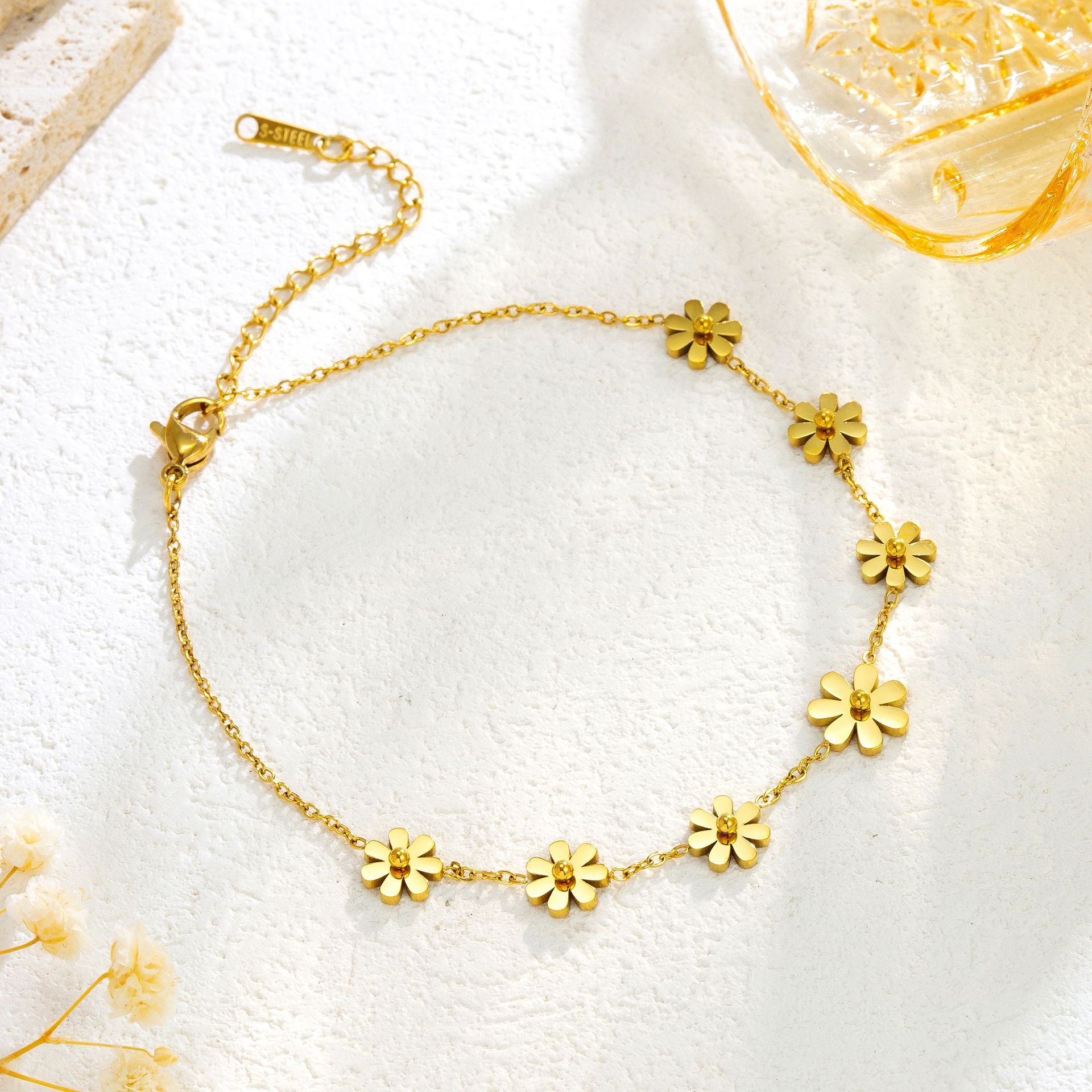 Designer Jewelry Fashionable and Exquisite Sunflower Design New Versatile Little Daisy Gold Necklace Highend Jewelry Set Luxury brand accessories