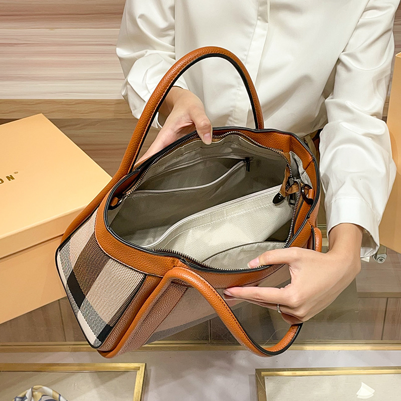 Free shipping Designer bag Elegant Multifunctional Handbag by Material Type Stylish Ladies Toiletry Pouch