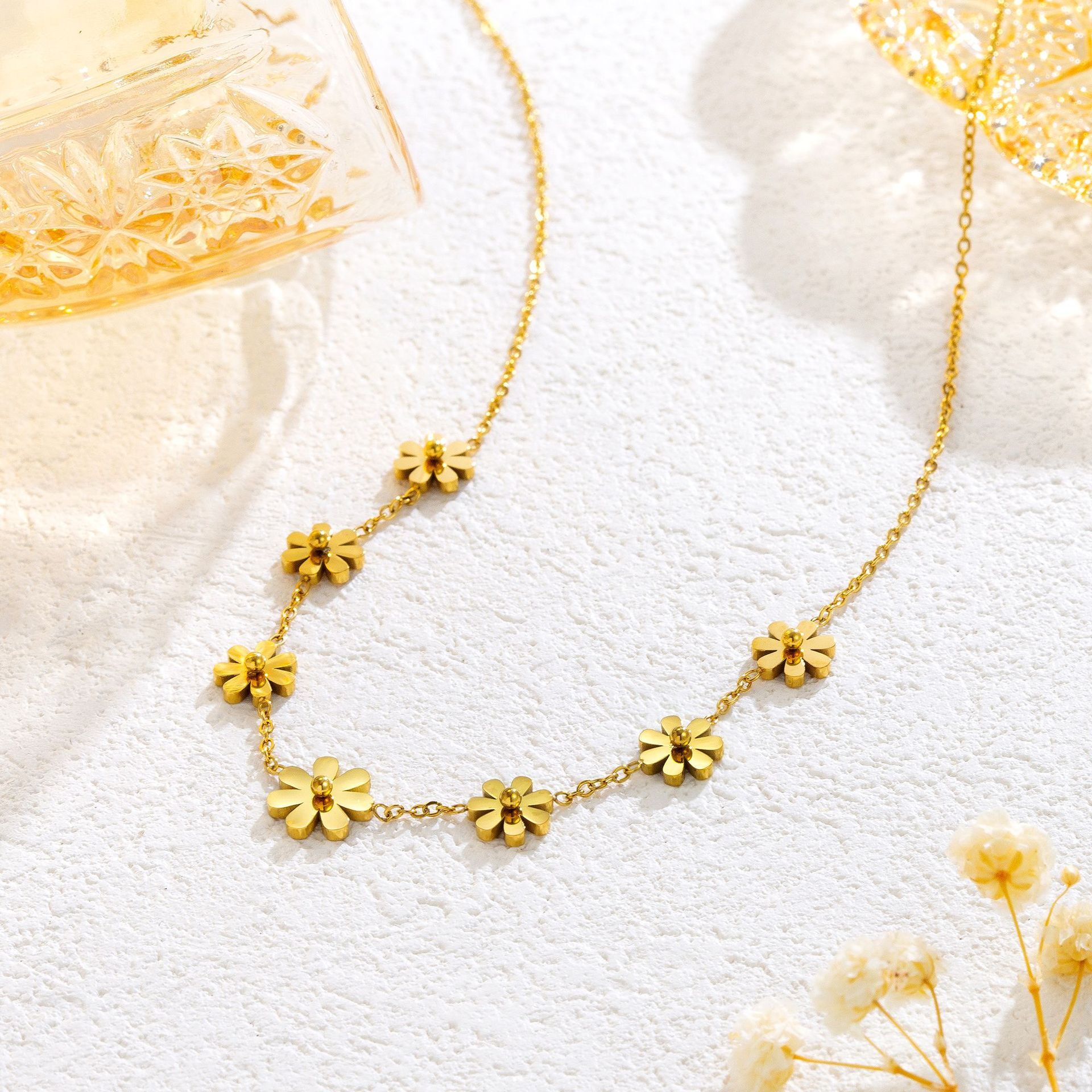 Designer Jewelry Fashionable and Exquisite Sunflower Design New Versatile Little Daisy Gold Necklace Highend Jewelry Set Luxury brand accessories