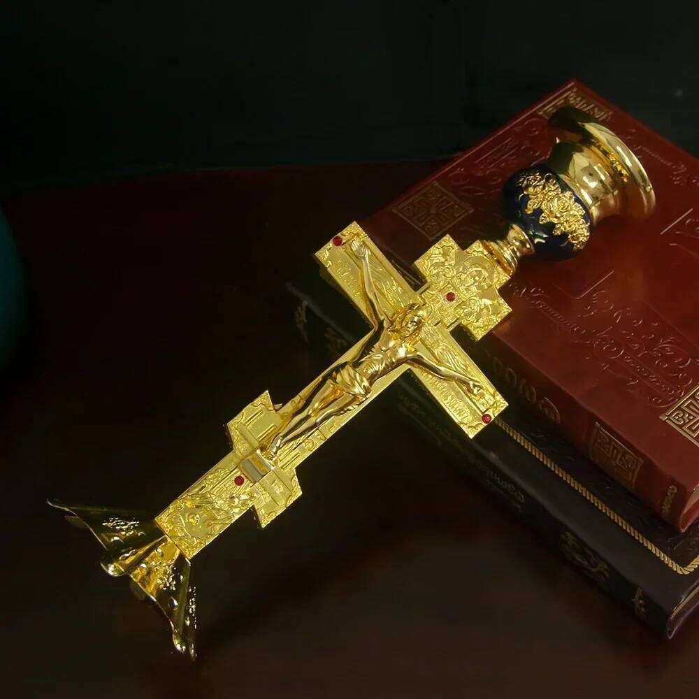 Exquisite Single-Head Carved Candle Holder for a Luxurious Candlelight Dinner Y260131