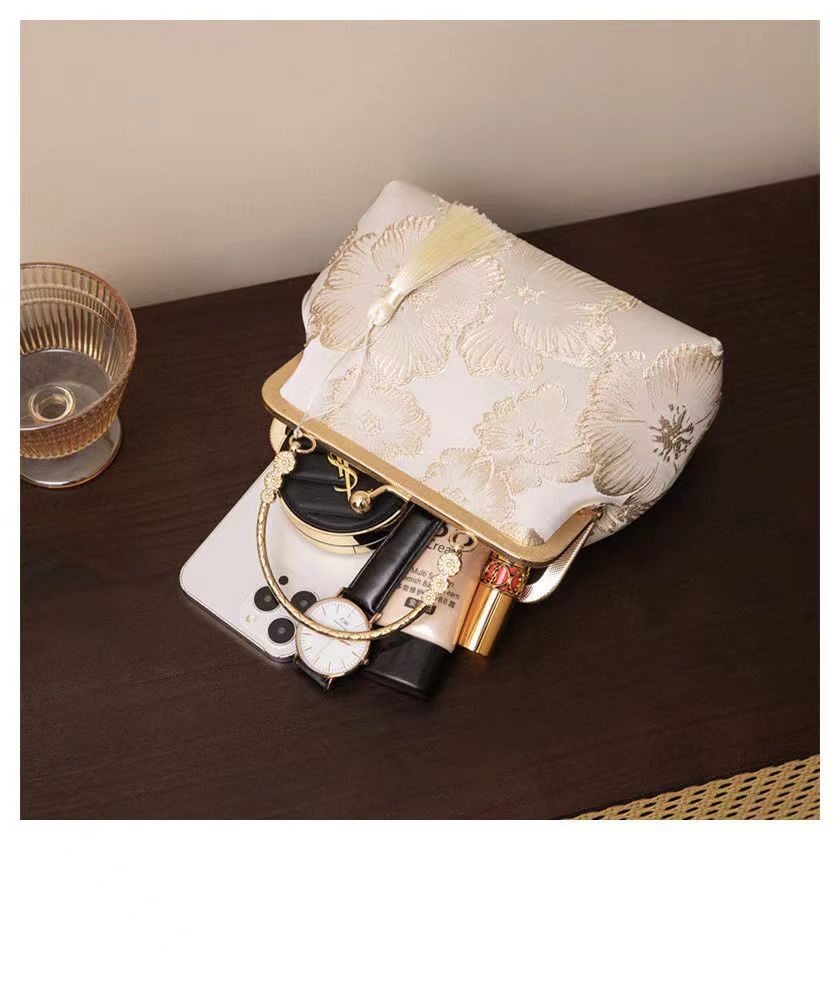 New Chinese Style Wealthy Flower Pattern Frame Bag Elegant Cheongsam Hanfu Mamian Skirt Handheld Metal Clasp Purse for Women