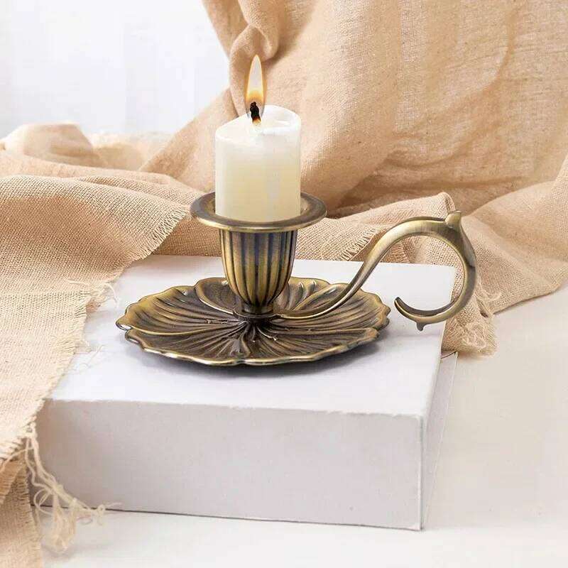 European Style Candlestick Valentines Day Handheld Candle Holders Retro Single Head Candlelight Stand Taper Holder Y260131