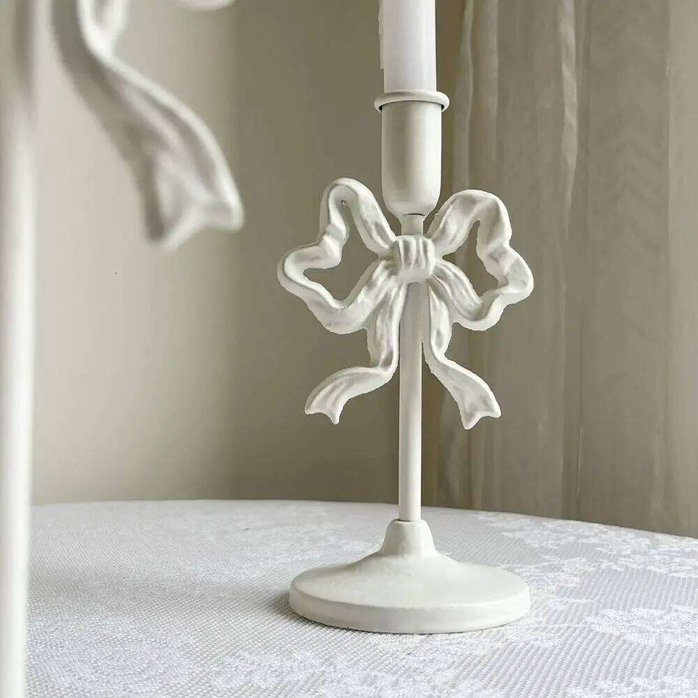 Wrought Iron French Bow Candlestick High Footed Romantic Bowknot Holder Decorative Single Head Candle Containers Y260131