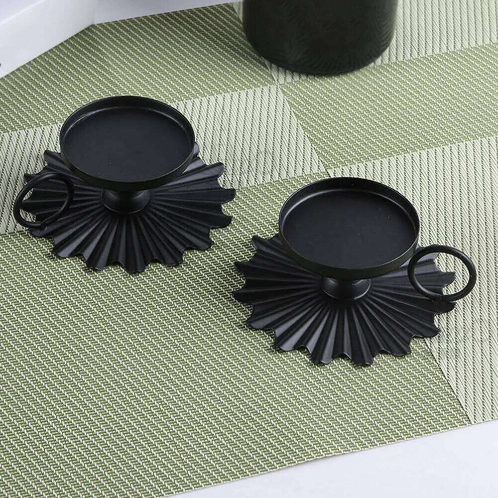 Iron Art Handheld Vintage Holder Pillar Candlestick Stand Decorative Retro Metal for Home Party Dinner Wedding Atmosphere Y260131