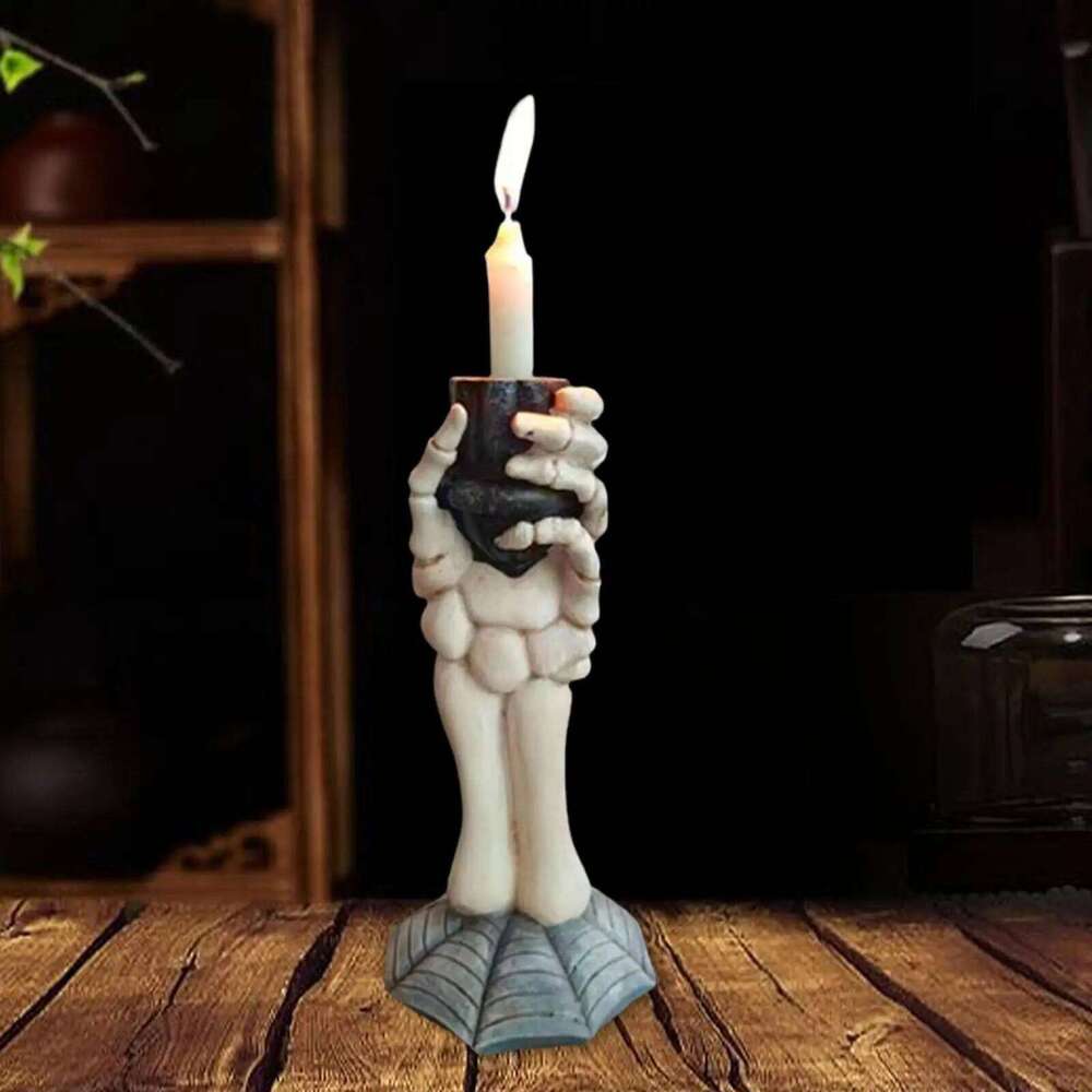 Halloween Taper Candle Resin Skull Hand Candlestick Holder Ornament Club Home Candles Stand for Dinner Kitchen Counter Y260131