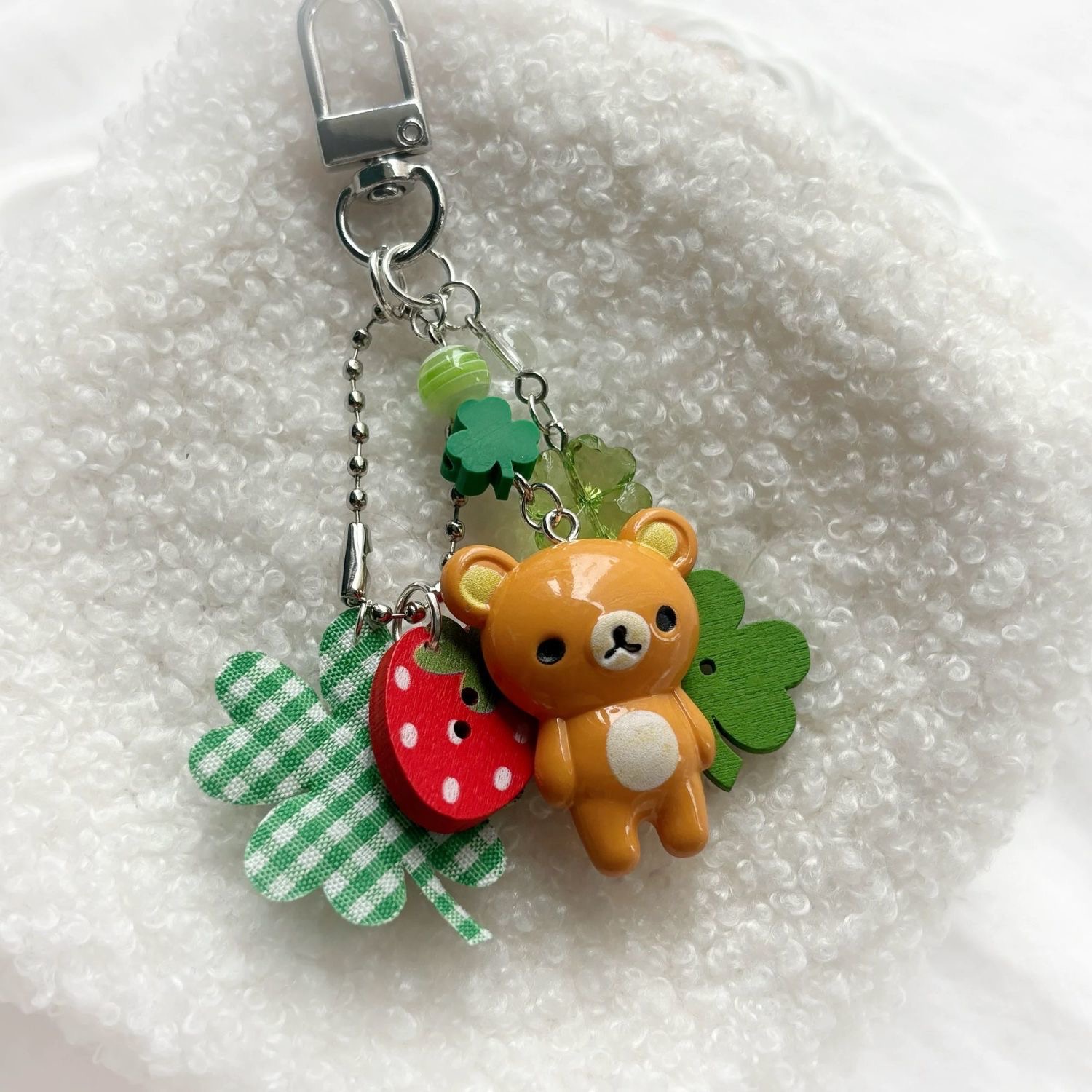 Free shipping Handmade beaded clover key chain retro bag charm cute and easy bear bag hanging